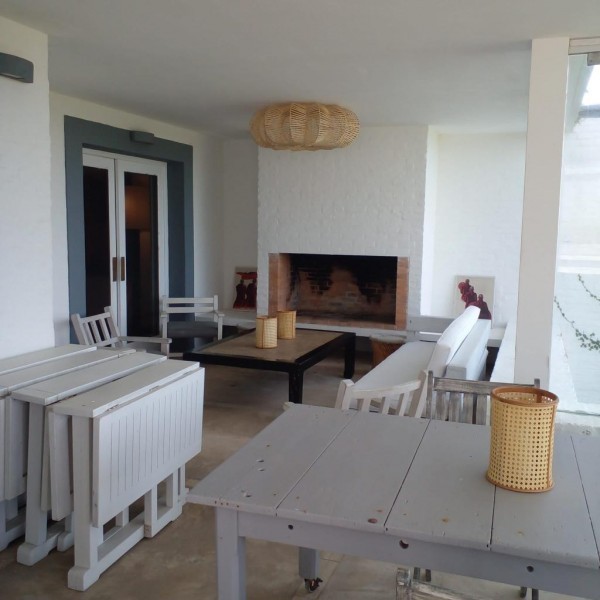 Excelente casa en La Barra a pasos del mar